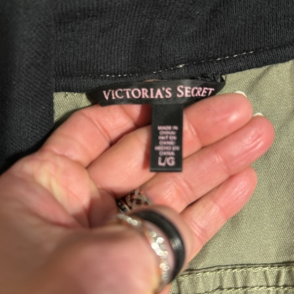Victoria’s Secret Olive Green & Black Stretch Hooded Jean Jacket sz L - Picture 6 of 10